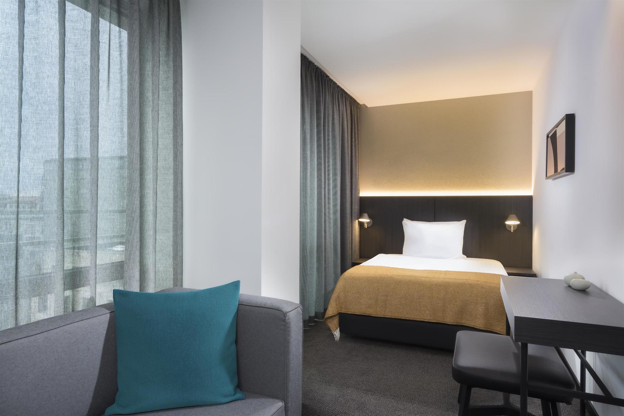 Adina Aparthotel 4*