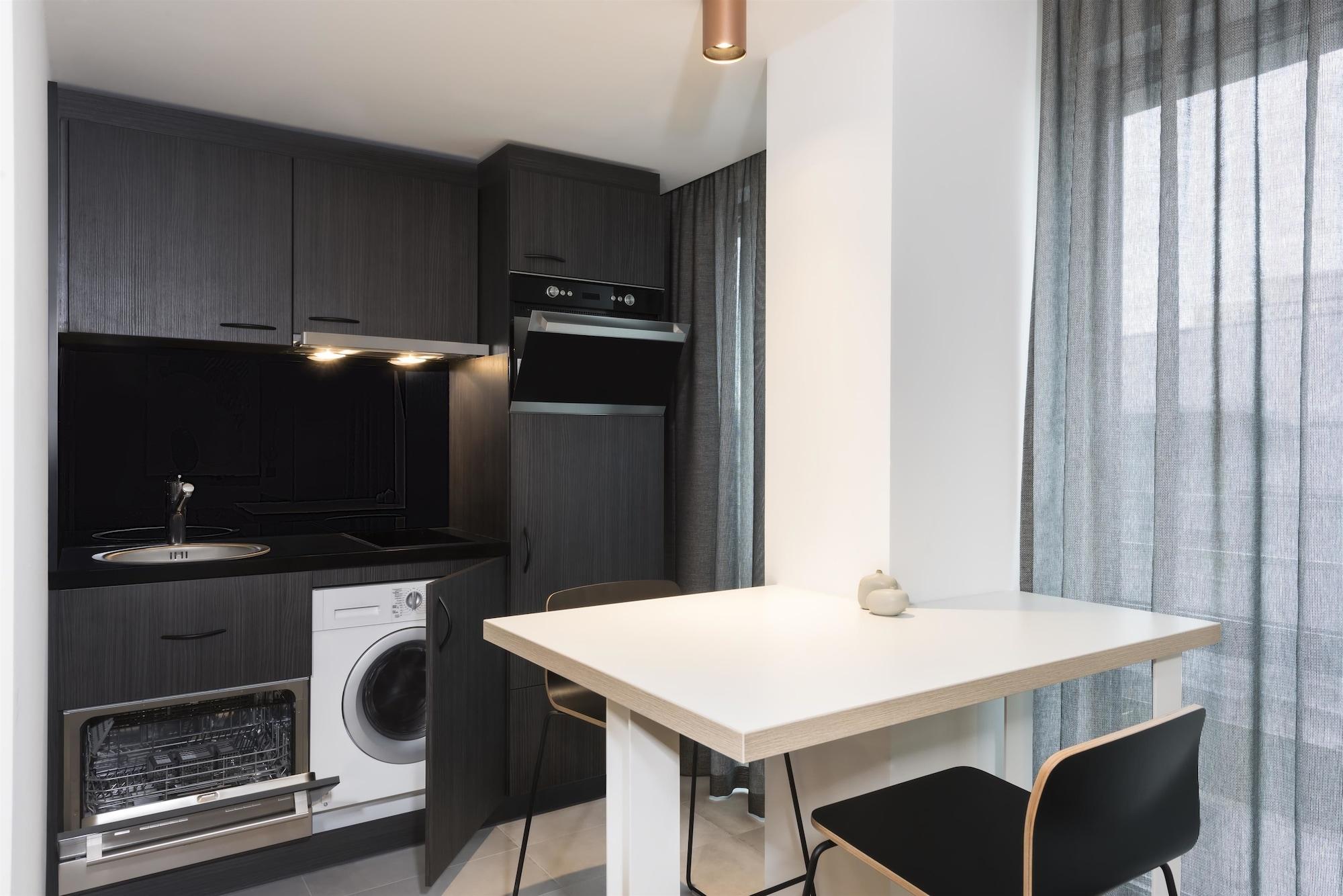 Aparthotel Adina