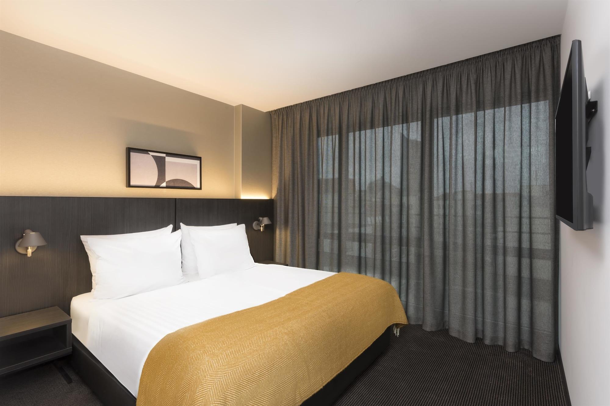 Aparthotel Adina 4*