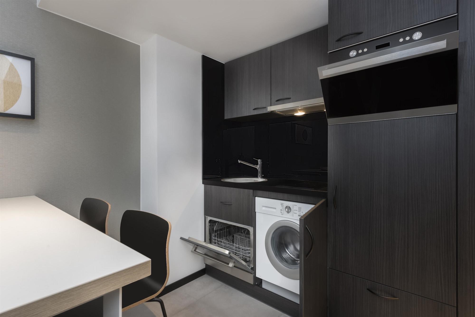 Aparthotel Adina