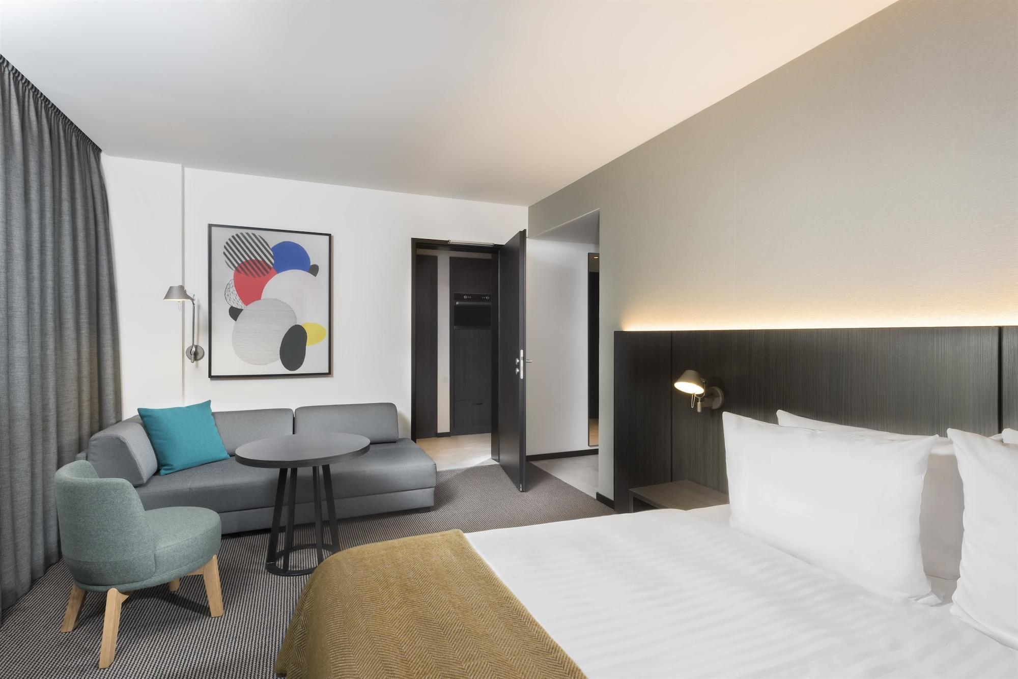 Aparthotel Adina 4*