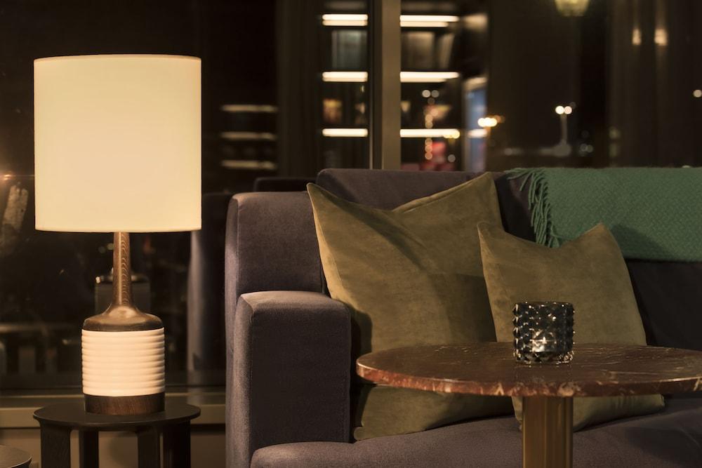 Adina Aparthotel 4*
